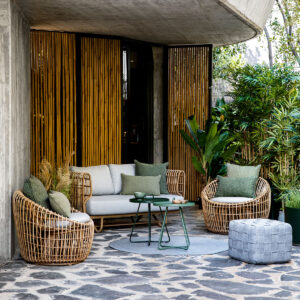 How To Arrange Outdoor Furniture For Entertaining